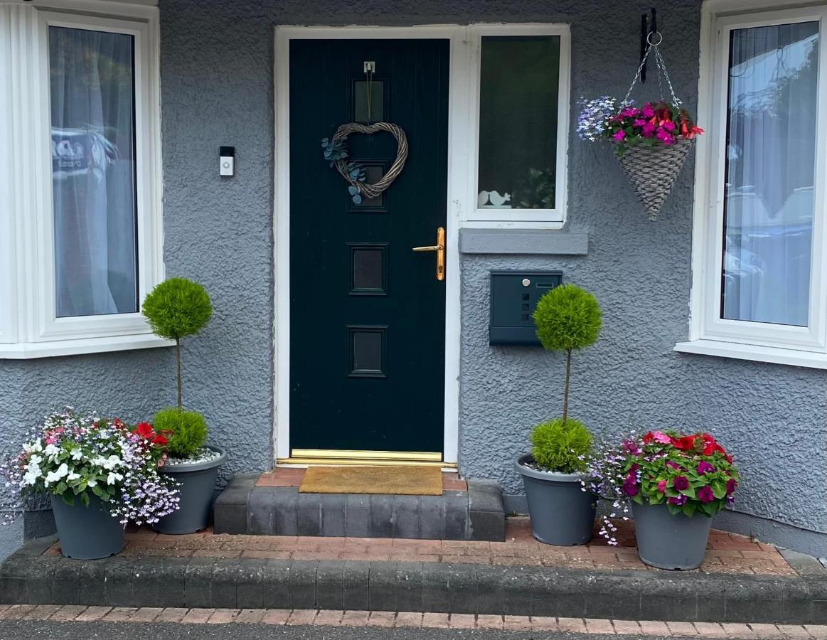 Отель The Lily Pad Near Poole Dorset Self Contained Private Entrance And Free Parking Corfe Mullen Экстерьер фото